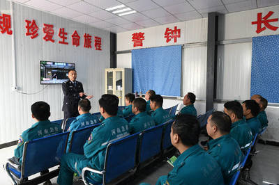新密交警强化急救车驾驶员交通安全培训，筑牢生命通道安全防线